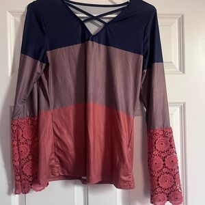 Chic Colorblock Lace Sleeve Top V-Neck M